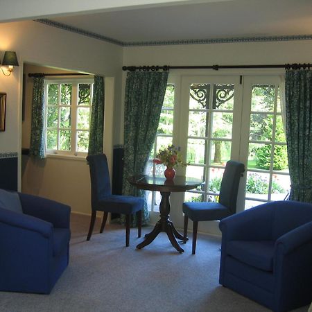 Trelawn Riverside Cottages Queenstown Room photo