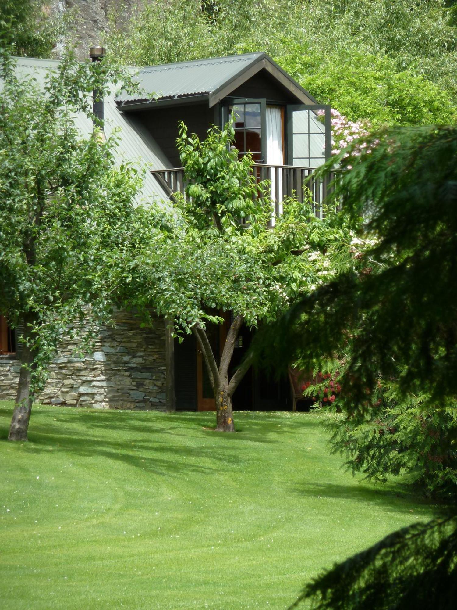 Trelawn Riverside Cottages Queenstown Exterior photo